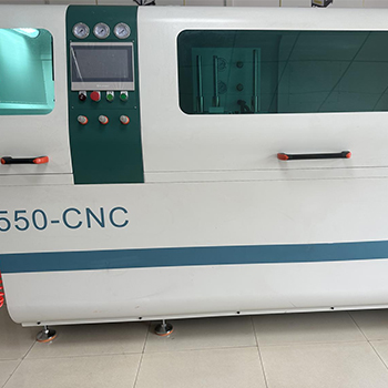 選來選去還是日意嘉分離式拉尾料全自動切鋁機入了南通闕總的眼