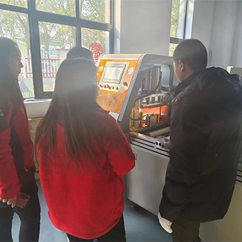 蘇州鄒總采購日意嘉銅材切割機后推薦朋友再采購一臺！