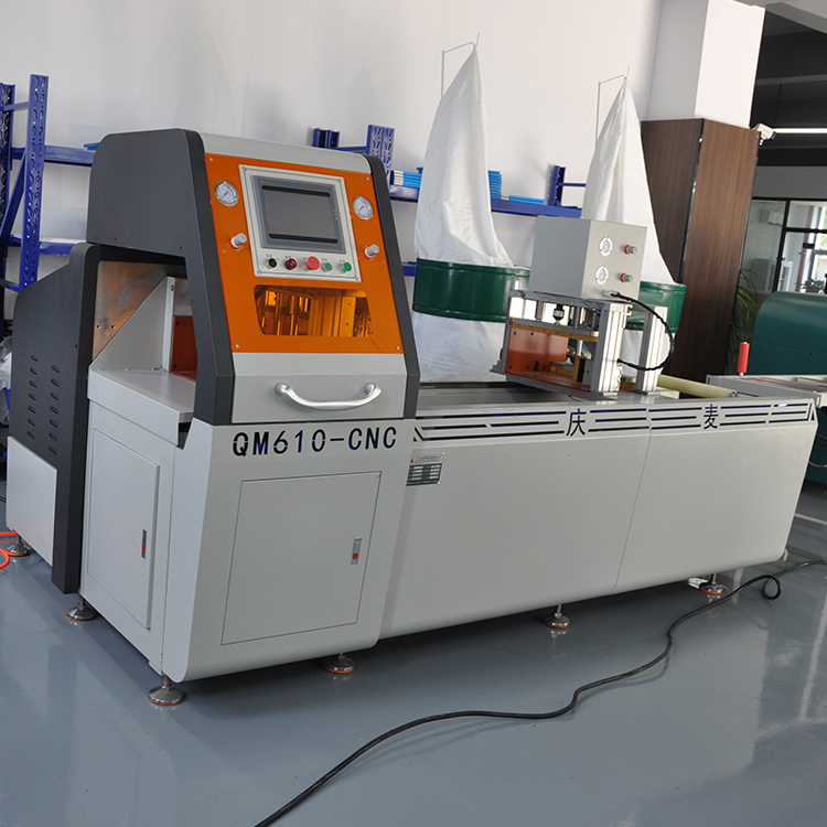 自動鋁材切割機