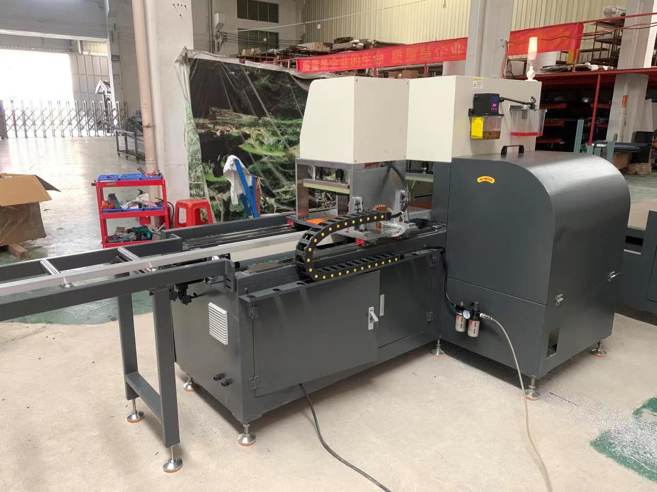 數(shù)控切鋁機