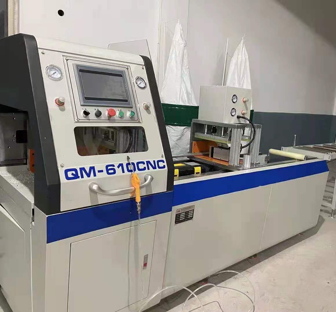 數(shù)控切鋁機(jī)