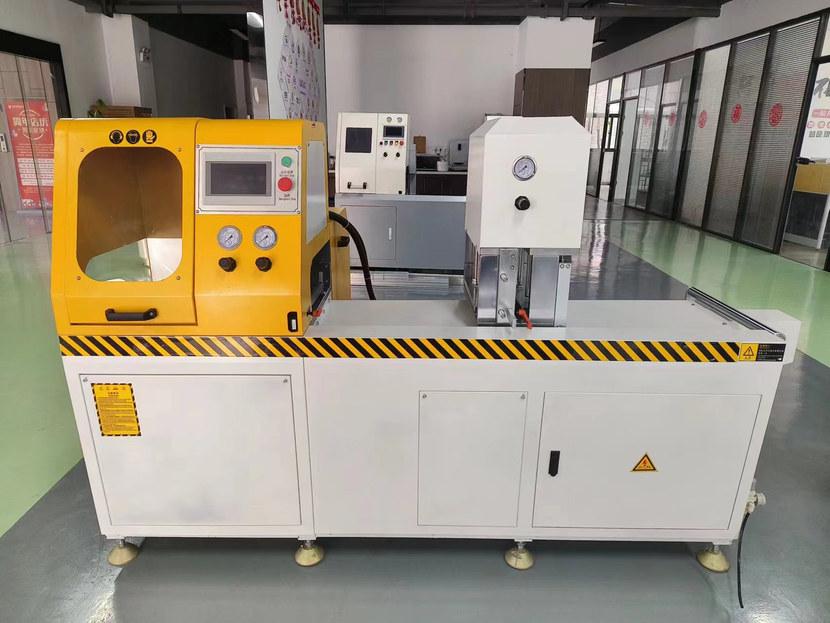 全自動(dòng)切鋁機(jī)